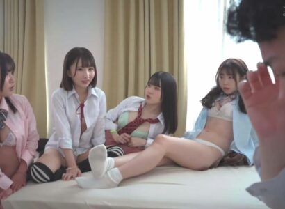 Thức giấc sau đêm say xỉn, chàng trai nhìn thấy 4 cô gái lạ mặt ở cạnh - JAV HD Video | Javhay